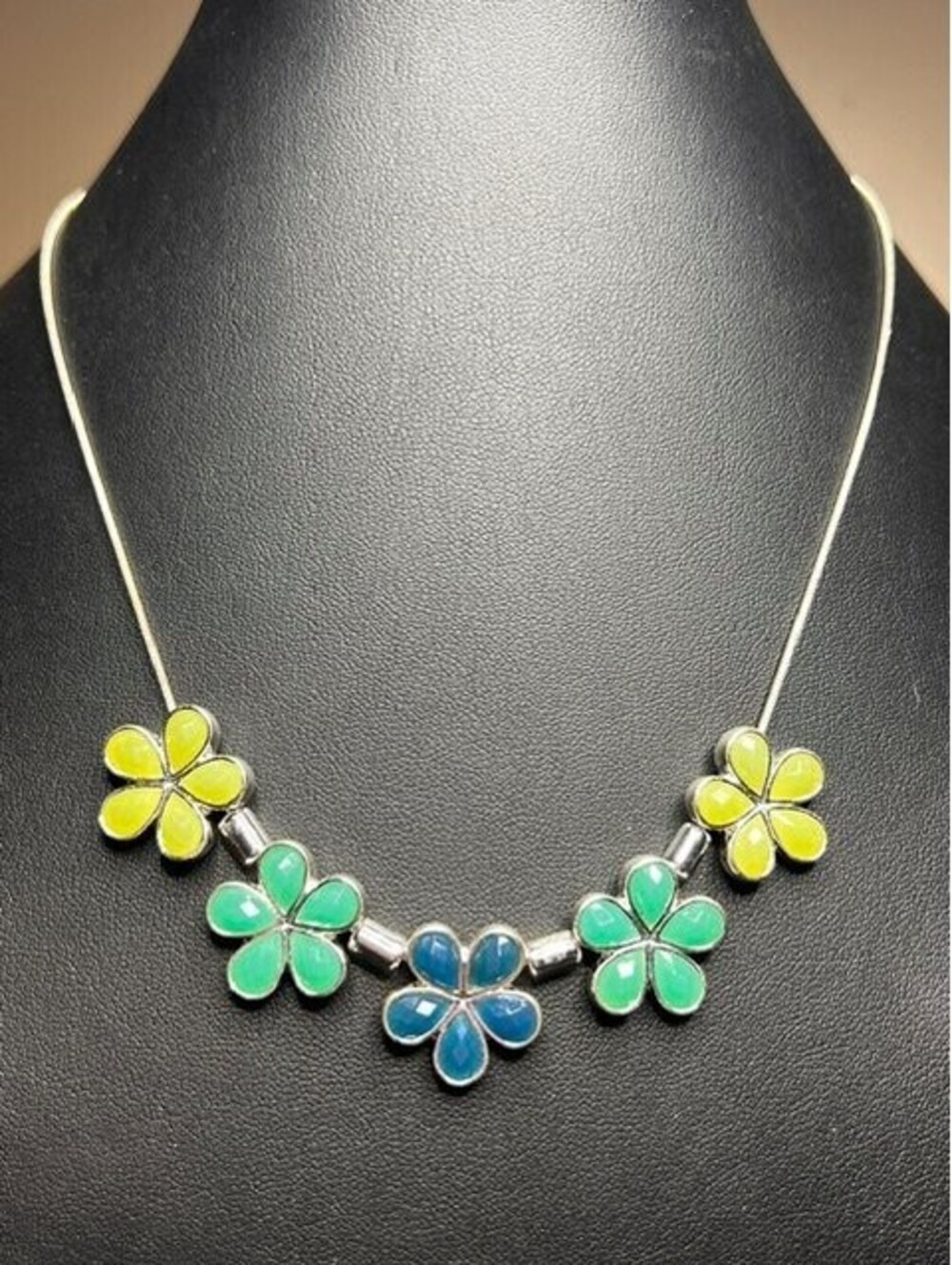 B6926 Liz Claiborne Floral Statement Necklace Adjustable Multi-Color 18-20"